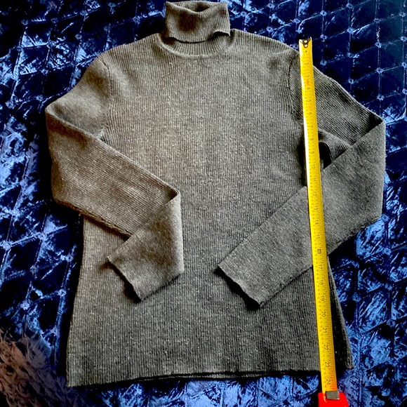 J crew. Marino wool. Charcoal grey. Large. - Picture 1 of 2